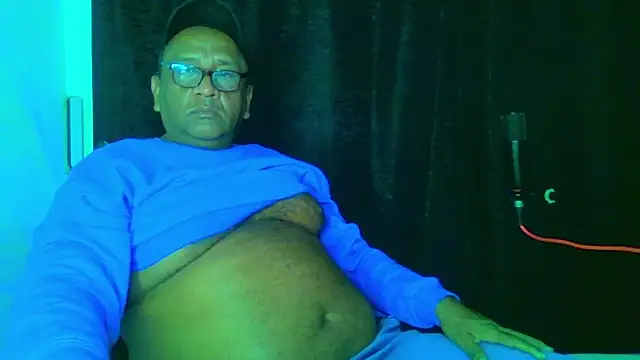 Snapshot of Beargryzzly chatting on 11-13-25, 09:19 Beargryzzly online show from 11-13-25, 09:19