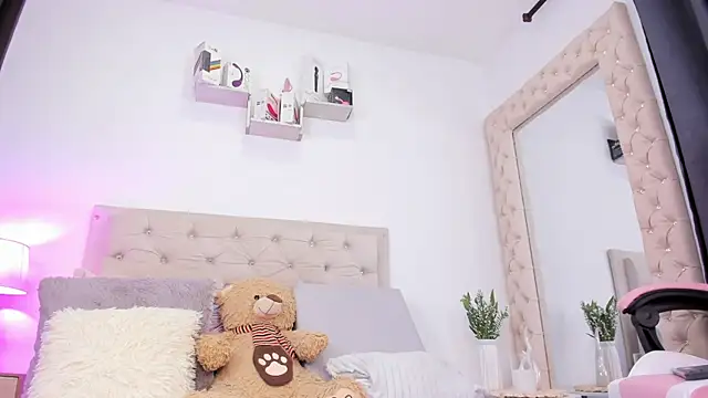 Snapshot of lorennahernandez01 chatting on 09-21-25, 04:50 lorennahernandez01 online show from 09-21-25, 04:50