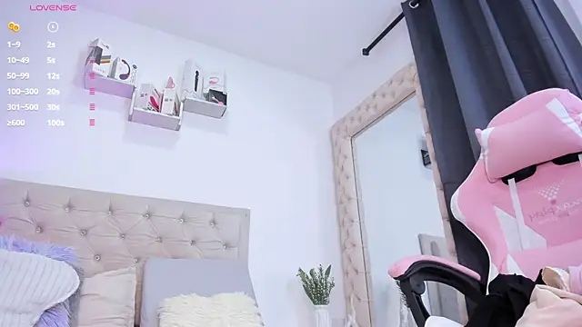 Snapshot of lorennahernandez01 chatting on 10-10-25, 11:33 lorennahernandez01 online show from 10-10-25, 11:33