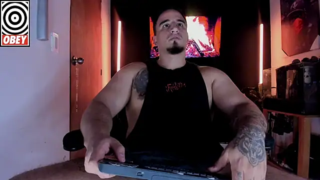 Snapshot of kingbear777 chatting on 12-15-25, 01:22 kingbear777 online show from 12-15-25, 01:22