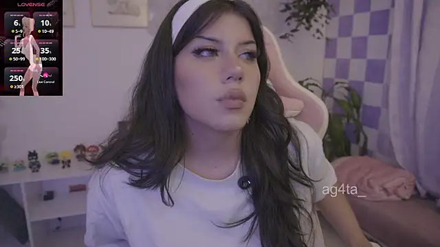 Snapshot of Ag4ta_ chatting on 10-25-25, 11:49 Ag4ta online show from 10-25-25, 11:49