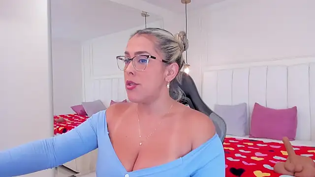 Snapshot of dolly_walker chatting on 05-02-26, 02:17 dolly walker online show from 05-02-26, 02:17