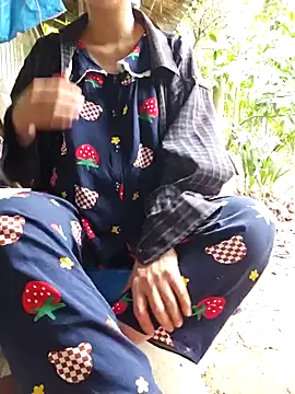 Snapshot of Suri_amabel chatting on 02-15-25, 04:36 Suri amabel online show from 02-15-25, 04:36
