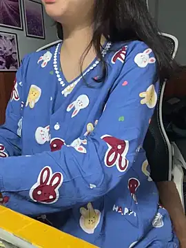 Snapshot of Suri_amabel chatting on 02-12-25, 12:33 Suri amabel online show from 02-12-25, 12:33