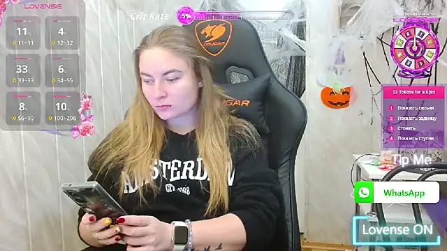 Snapshot of ElenaMaeer chatting on 10-21-25, 05:40 ElenaMaeer online show from 10-21-25, 05:40