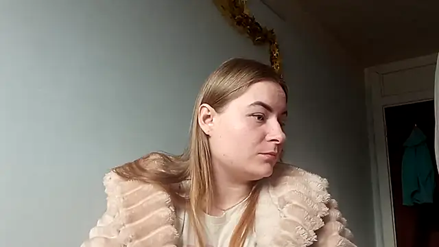 Snapshot of ElenaMaeer chatting on 02-13-26, 08:58 ElenaMaeer online show from 02-13-26, 08:58