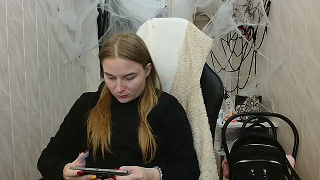 Snapshot of ElenaMaeer chatting on 10-28-25, 11:31 ElenaMaeer online show from 10-28-25, 11:31