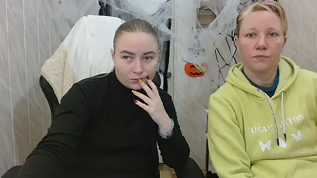 Snapshot of ElenaMaeer chatting on 11-01-25, 09:14 ElenaMaeer online show from 11-01-25, 09:14