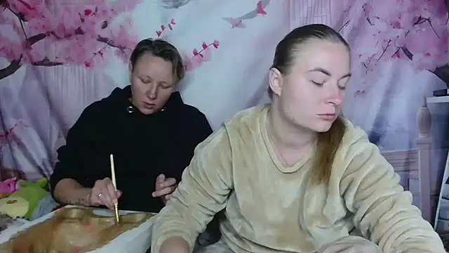 Snapshot of ElenaMaeer chatting on 09-25-25, 02:56 ElenaMaeer online show from 09-25-25, 02:56