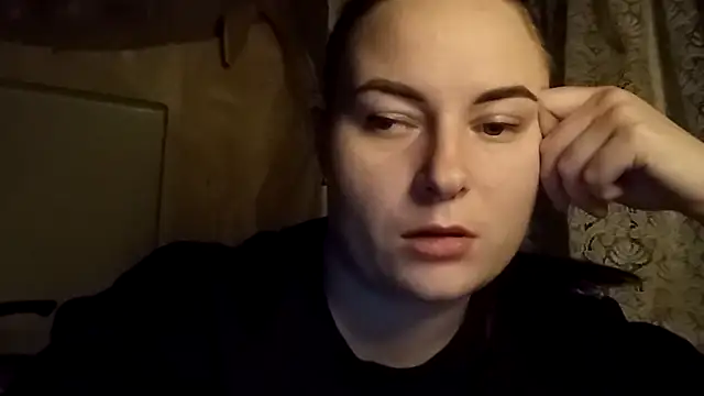 Snapshot of ElenaMaeer chatting on 02-17-25, 04:17 ElenaMaeer online show from 02-17-25, 04:17