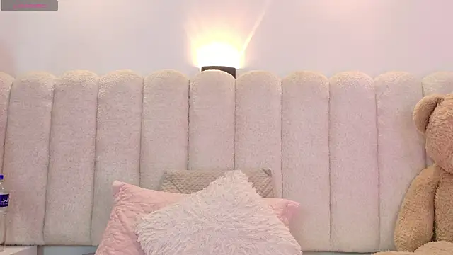 Mia rom11 online show from 05-06-26, 11:36