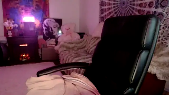 kellywildnnout online show from 10-27-25, 03:57