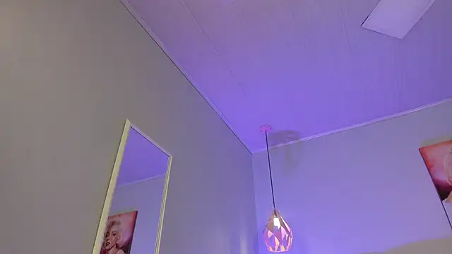 ScarletGV online show from 12-18-25, 06:51