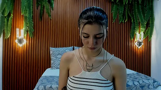 Snapshot of alice_greco chatting on 06-19-26, 01:17 alice greco online show from 06-19-26, 01:17