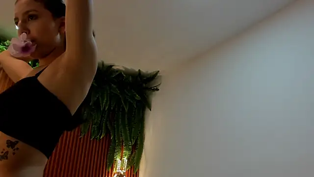 Snapshot of alice_greco chatting on 06-14-26, 12:17 alice greco online show from 06-14-26, 12:17