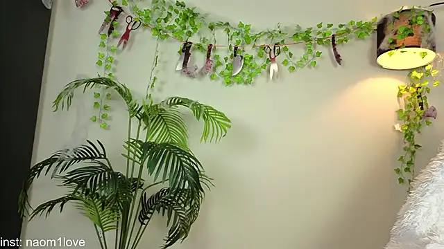 Naomi Girly online show from 10-31-25, 03:08