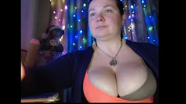 amorelara online show from 12-14-25, 12:33