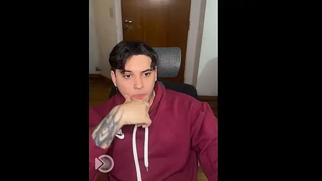 Snapshot of Markuss_b chatting on 06-16-26, 01:16 Markuss b online show from 06-16-26, 01:16