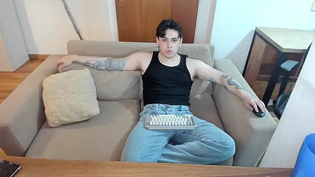 Snapshot of Markuss_b chatting on 02-04-25, 02:17 Markuss b online show from 02-04-25, 02:17