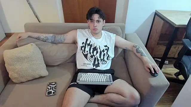 Snapshot of Markuss_b chatting on 02-05-25, 01:04 Markuss b online show from 02-05-25, 01:04