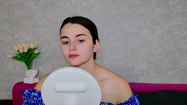 Snapshot of Miss_Arwen chatting on 09-23-25, 03:35 Miss Arwen online show from 09-23-25, 03:35