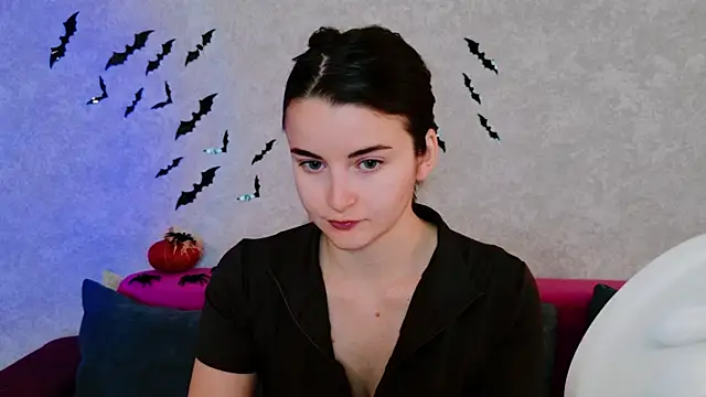 Snapshot of Miss_Arwen chatting on 10-13-25, 03:30 Miss Arwen online show from 10-13-25, 03:30