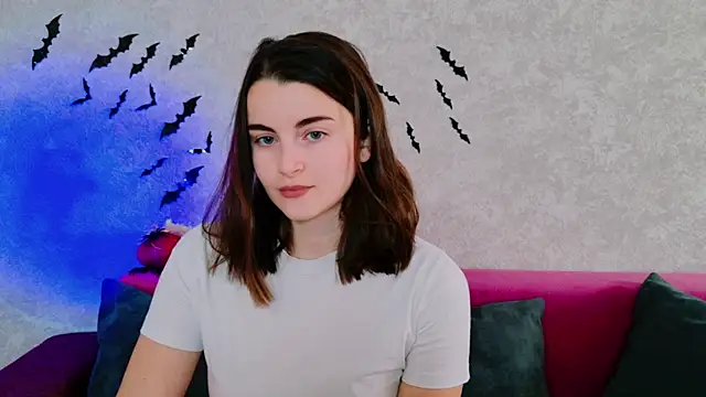 Snapshot of Miss_Arwen chatting on 10-23-25, 04:22 Miss Arwen online show from 10-23-25, 04:22