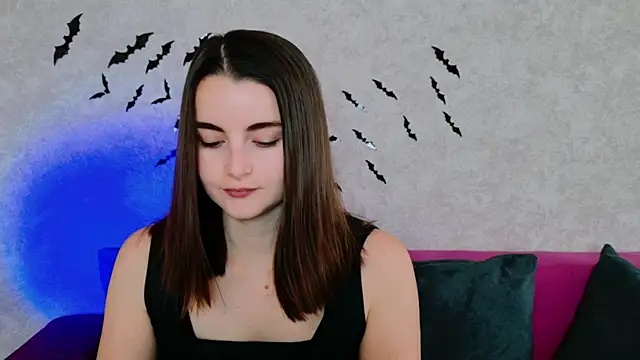 Snapshot of Miss_Arwen chatting on 10-28-25, 04:35 Miss Arwen online show from 10-28-25, 04:35