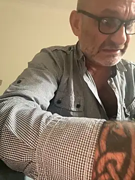 Snapshot of Shyboy817 chatting on 09-18-25, 01:58 Shyboy817 online show from 09-18-25, 01:58
