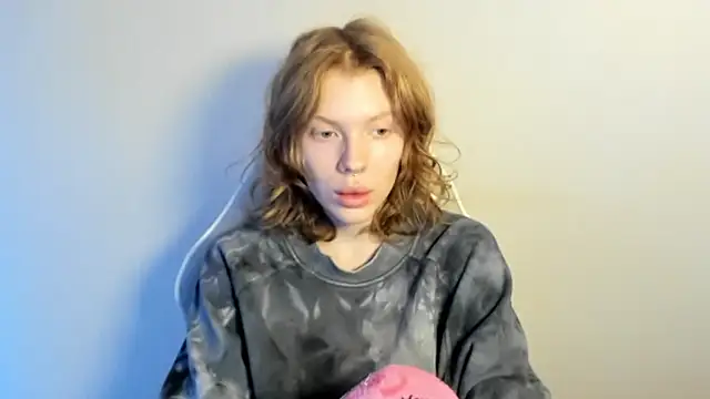 Snapshot of StellaDavis chatting on 12-17-25, 08:08 StellaDavis online show from 12-17-25, 08:08