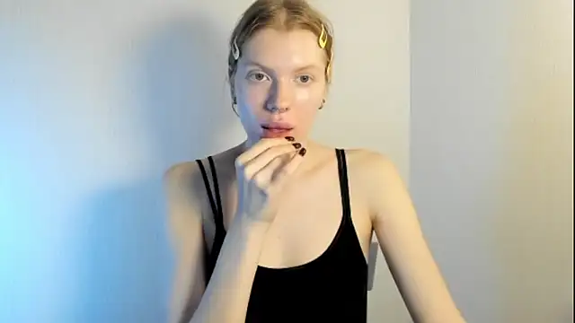 Snapshot of StellaDavis chatting on 11-07-25, 10:09 StellaDavis online show from 11-07-25, 10:09