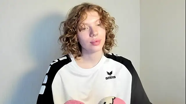 Snapshot of StellaDavis chatting on 11-04-25, 08:18 StellaDavis online show from 11-04-25, 08:18