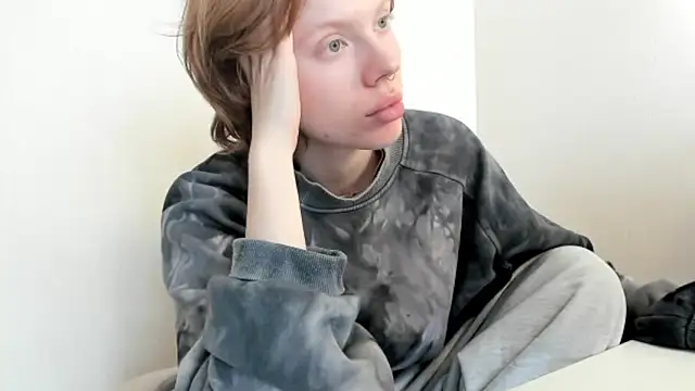 Snapshot of StellaDavis chatting on 02-10-26, 08:13 StellaDavis online show from 02-10-26, 08:13