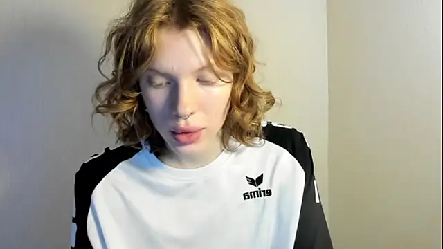 Snapshot of StellaDavis chatting on 11-05-25, 09:12 StellaDavis online show from 11-05-25, 09:12