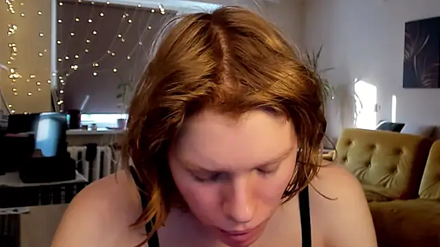 Snapshot of StellaDavis chatting on 02-25-25, 12:38 StellaDavis online show from 02-25-25, 12:38