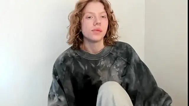 Snapshot of StellaDavis chatting on 10-02-25, 09:12 StellaDavis online show from 10-02-25, 09:12