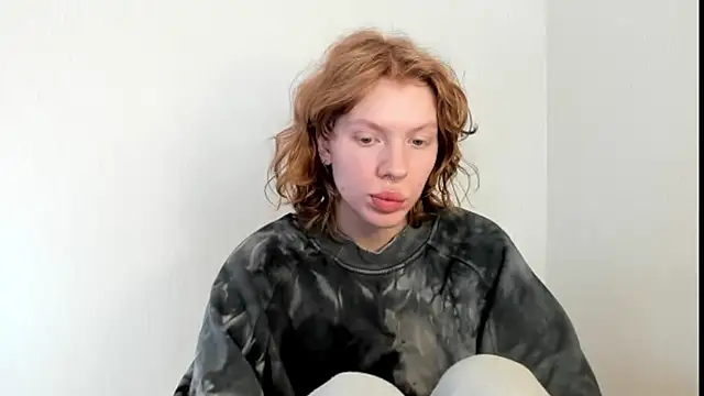 Snapshot of StellaDavis chatting on 10-03-25, 10:39 StellaDavis online show from 10-03-25, 10:39