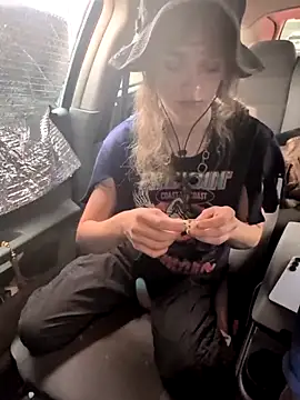 Snapshot of AriellaTaylor chatting on 10-07-25, 05:03 AriellaTaylor online show from 10-07-25, 05:03