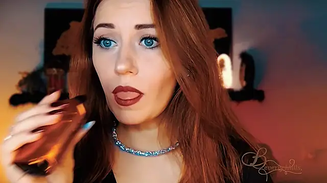 MissBeverlyMills online show from 11-28-25, 04:12