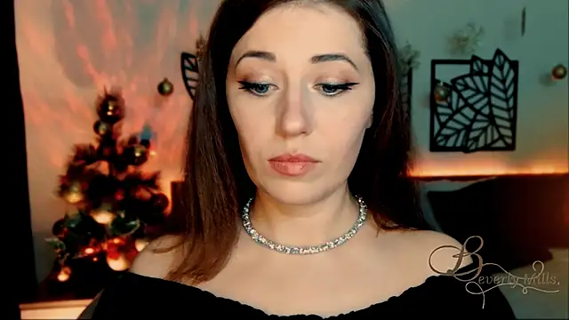 MissBeverlyMills online show from 12-28-24, 06:08