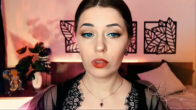MissBeverlyMills online show from 03-09-25, 08:07