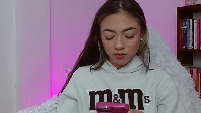 Snapshot of hantonella_ chatting on 12-02-25, 02:52 hantonella online show from 12-02-25, 02:52