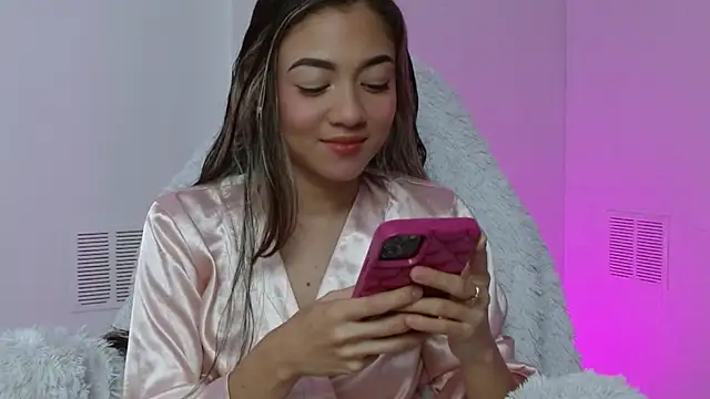 Snapshot of hantonella_ chatting on 12-03-25, 04:50 hantonella online show from 12-03-25, 04:50