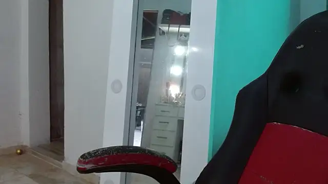 Snapshot of hantonella_ chatting on 04-18-26, 02:41 hantonella online show from 04-18-26, 02:41