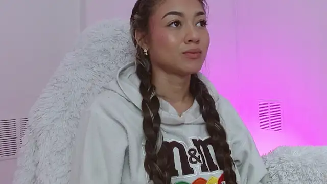 Snapshot of hantonella_ chatting on 11-06-25, 01:26 hantonella online show from 11-06-25, 01:26