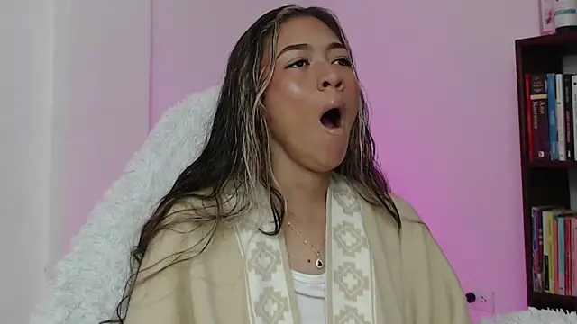 Snapshot of hantonella_ chatting on 01-12-26, 12:34 hantonella online show from 01-12-26, 12:34