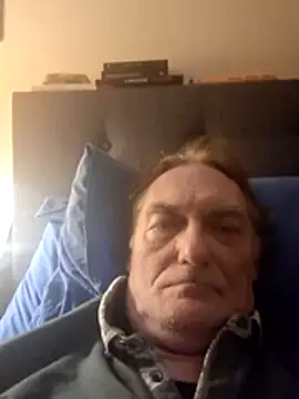 Snapshot of Alain-Bertrand chatting on 05-08-26, 10:35 Alain-Bertrand online show from 05-08-26, 10:35