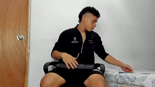 andrew rose  online show from 04-14-26, 06:24