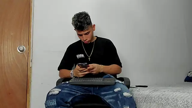 andrew rose  online show from 02-11-26, 04:23