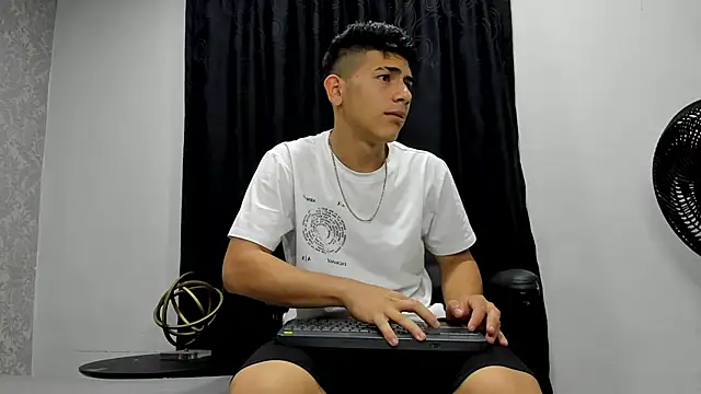 andrew rose  online show from 02-15-25, 02:44